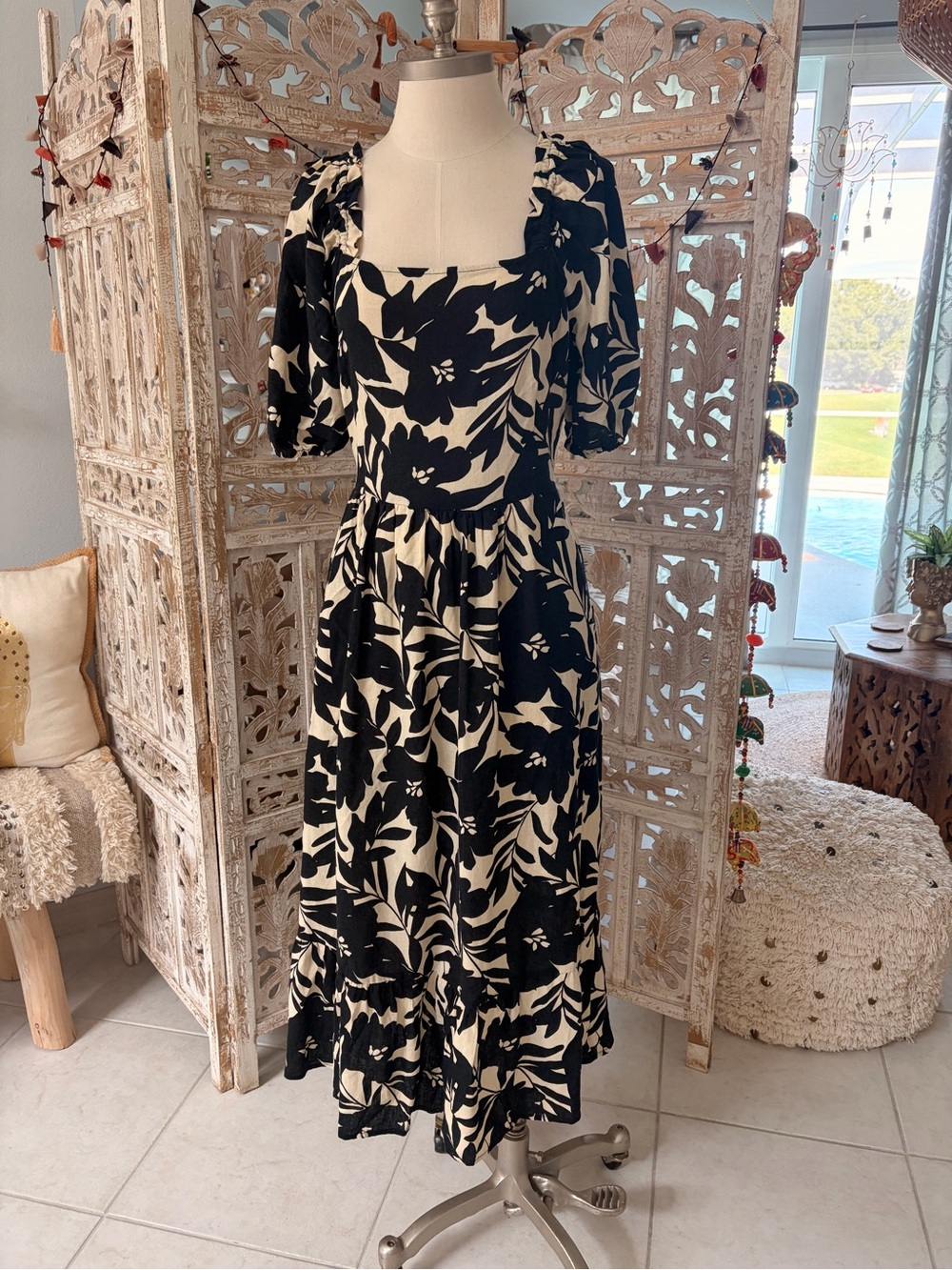 Who What Wear Black and Cream Floral Midi Dress